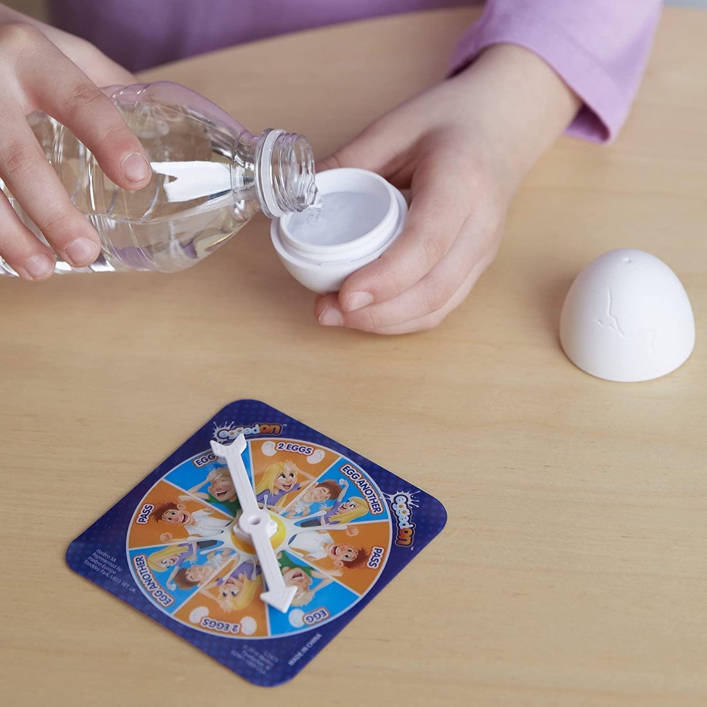 GERMAN LANGUAGE OHWEL! Game Hasbro Egged On Family Fun