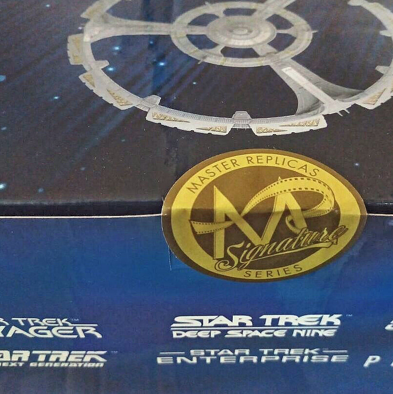 #17 Deep Space Nine XL EDITION Model Diecast Ship SIGNATURE SERIES DS9 (Eaglemoss / Star Trek)